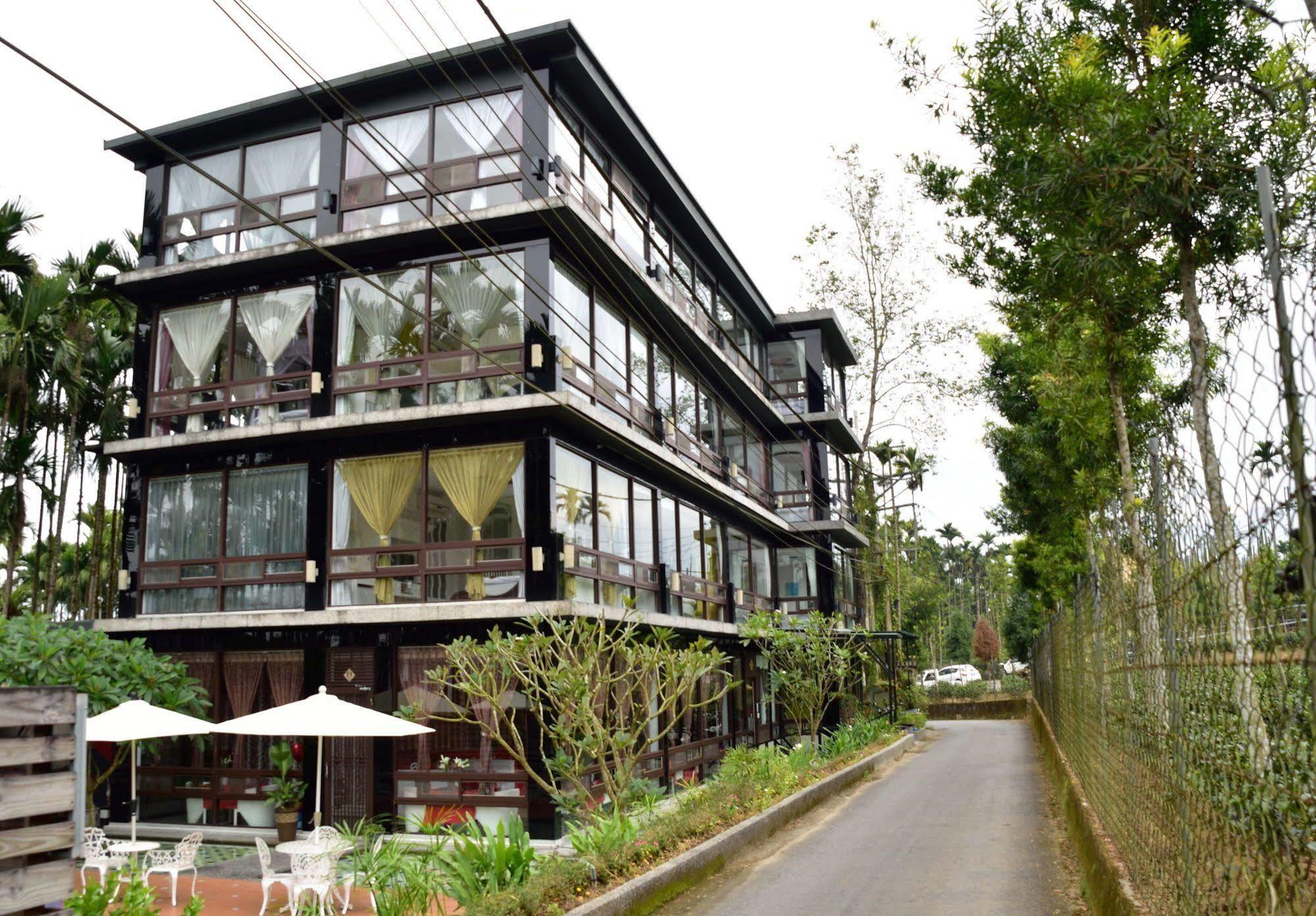 Full House Bed And Breakfast Nantou Exterior photo