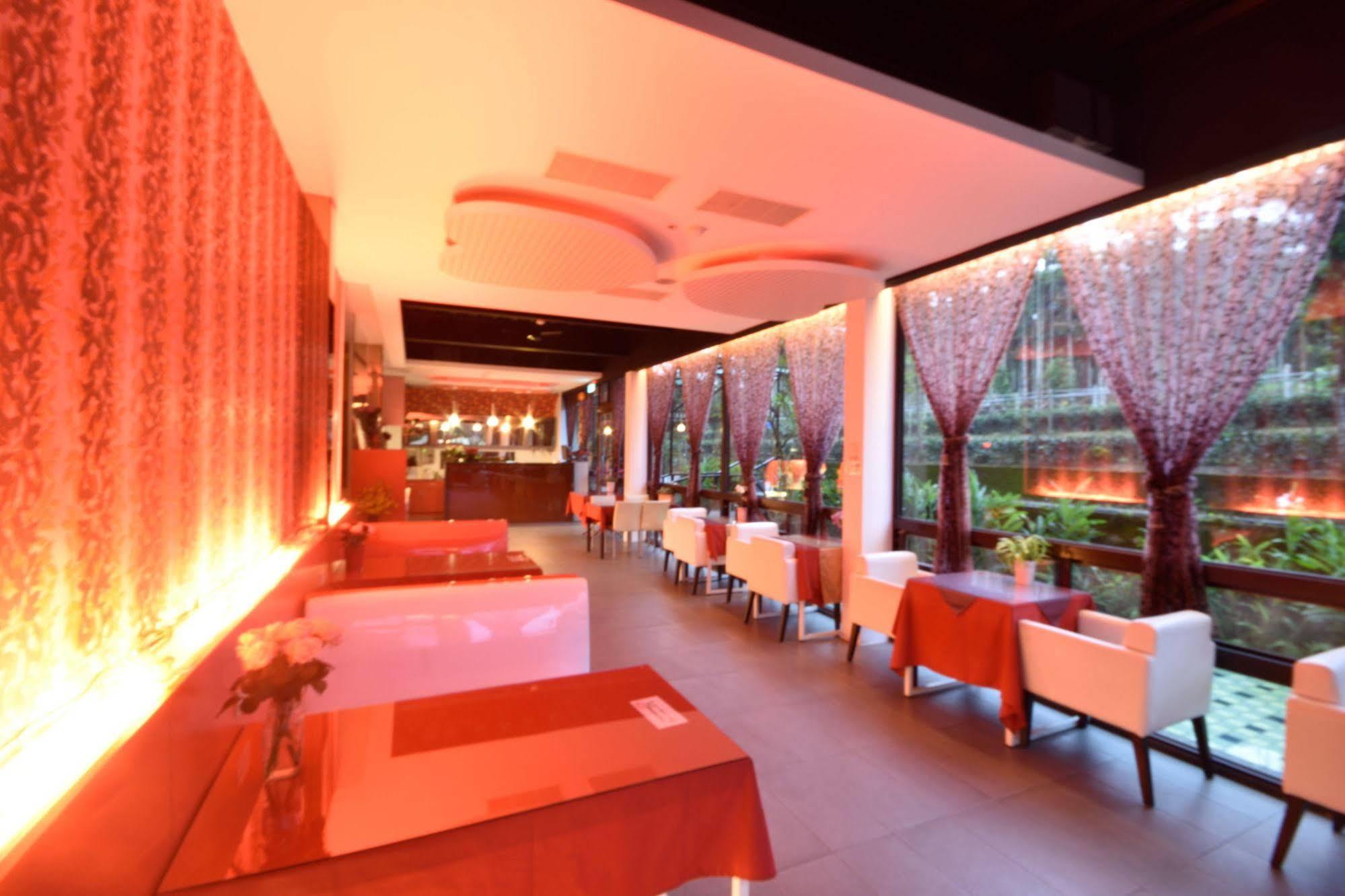Full House Bed And Breakfast Nantou Exterior photo