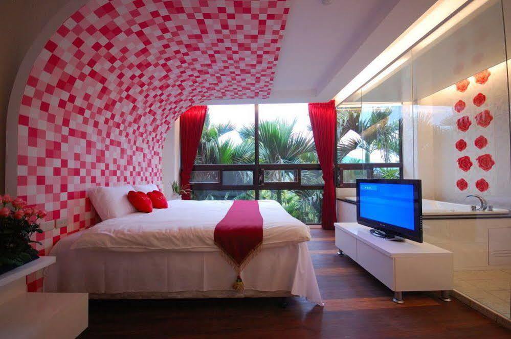 Full House Bed And Breakfast Nantou Exterior photo