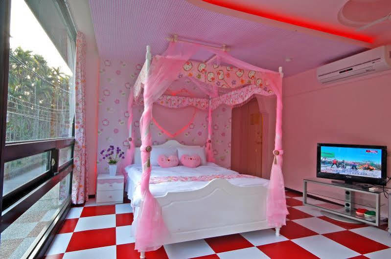 Full House Bed And Breakfast Nantou Exterior photo